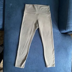 Lululemon Medium Gray cropped yoga pants